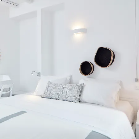 Mr And Mrs White Paros 4*