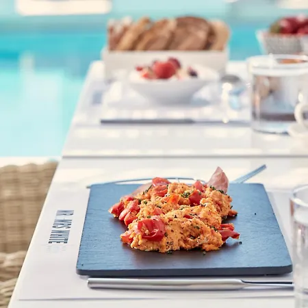 Mr And Mrs White Paros 나오우사