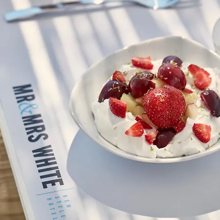 Mr And Mrs White Paros