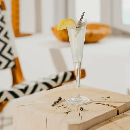 Mr And Mrs White Paros 나오우사