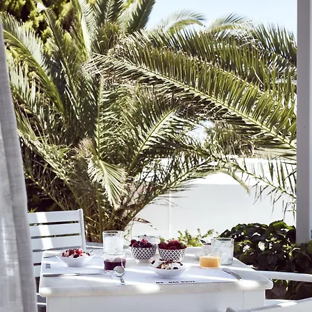 Mr And Mrs White Paros ナウサ