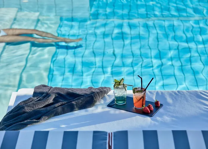 Mr And Mrs White Paros Hotel 4*