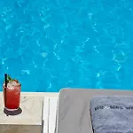 Mr And Mrs White Paros 4*