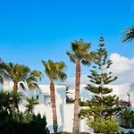 Mr And Mrs White Paros 4*