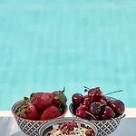 Mr And Mrs White Paros Отель Науса