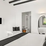 Mr And Mrs White Paros 4*