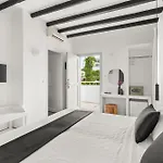 Mr And Mrs White Paros 4*