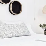 Mr And Mrs White Paros 4*