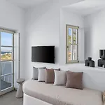 Mr And Mrs White Paros 4*
