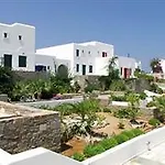 Mr And Mrs White Paros Naousa