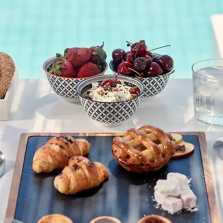 Mr And Mrs White Paros Hotel