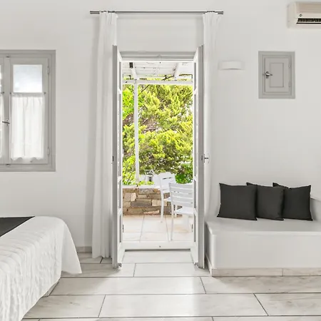 מלון Mr And Mrs White Paros נאוסה
