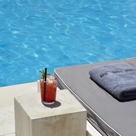 Otel Mr And Mrs White Paros