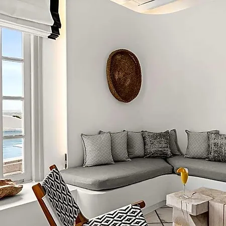 Mr And Mrs White Paros