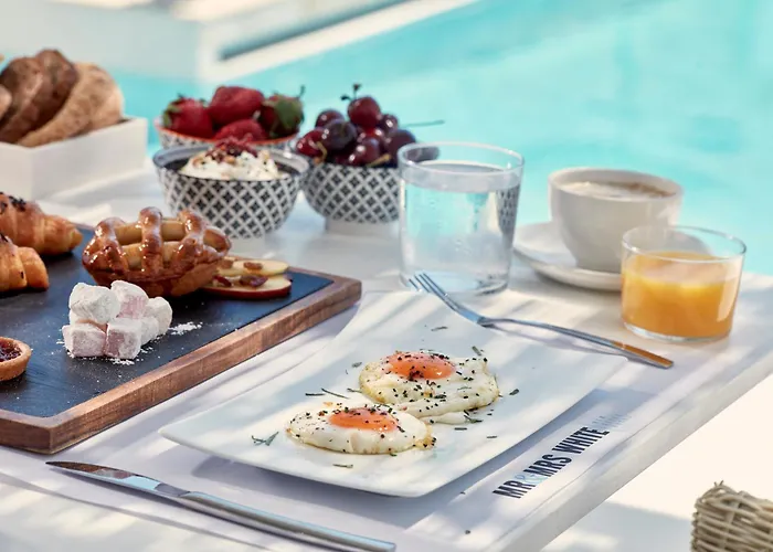 Mr And Mrs White Paros 4*