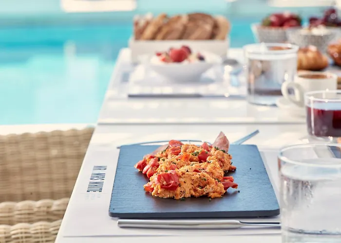 Mr And Mrs White Paros Naoussa