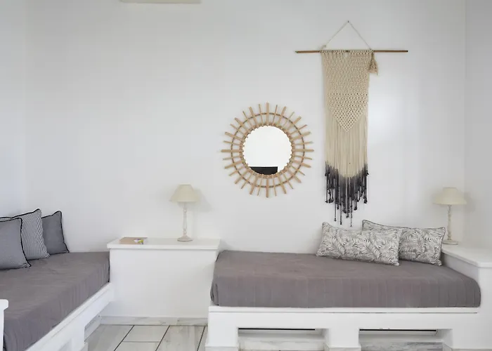 Mr And Mrs White Paros Naoussa