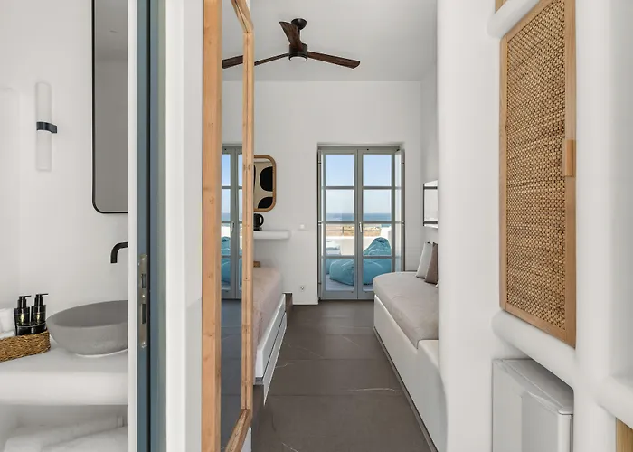 Mr And Mrs White Paros 4*